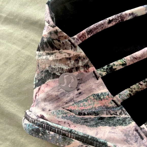 Lulu Lemon Free to Be Bra- Wild Light Support - Picture 3 of 4